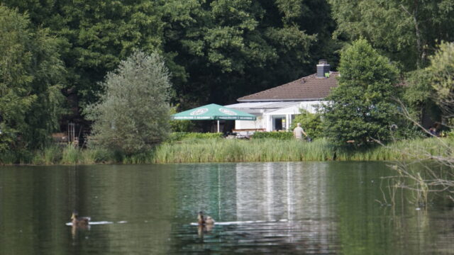 Grab some food and drink at the Kunst Cafe am Vogelwoog!