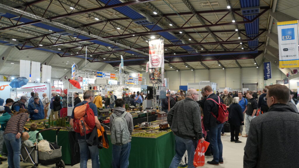 The crowds were dense at the Mannheim Model Train Show